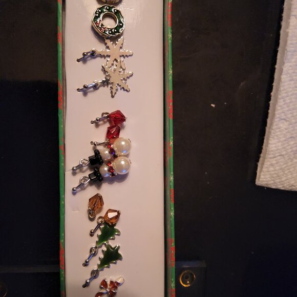 AVON 7pc Holiday Earring Set NEW in the box - Picture 5 of 8